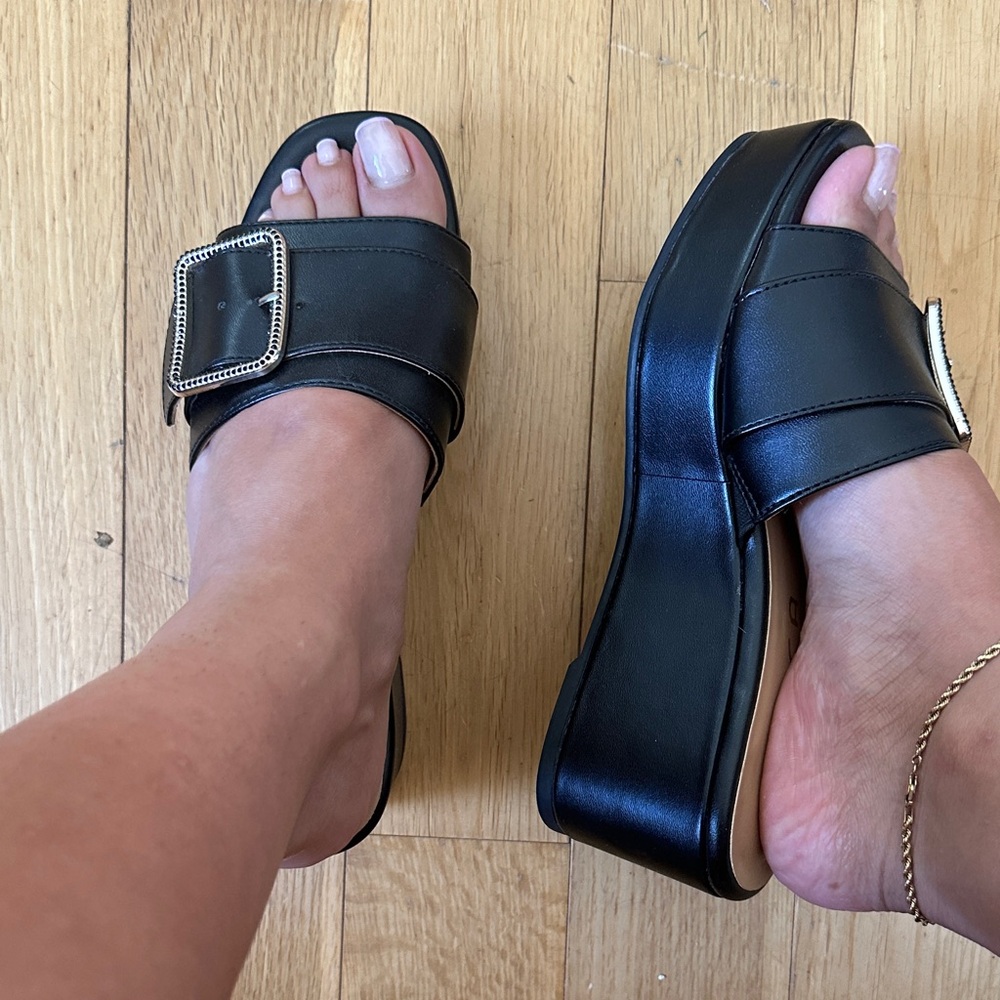 Black sandals w rhinestone buckle